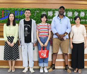 莫桑比克客戶來中國采購健身房器材