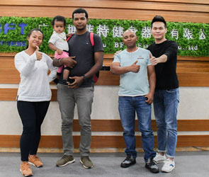 馬達(dá)加斯加客戶來中國采購健身房器材