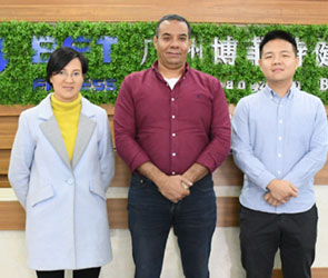 埃及客戶(hù)來(lái)中國(guó)采購(gòu)商用健身器械