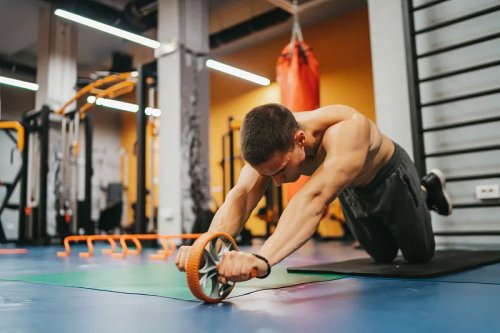 健身房練腹肌的器械