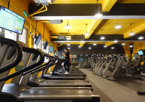 大學健身房室內(nèi)健身器材配置